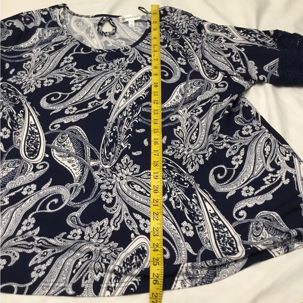 ROOMMATES SHIRT - Picture 4 of 12